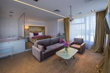 Президентский люкс с гидромассажной ванной в Отеле Hotel Panorama De Luxe